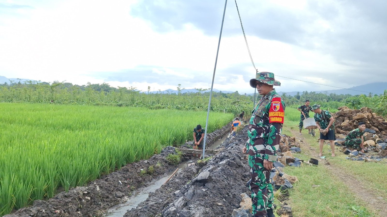 Pastikan Manfaat Tepat Sasaran, Dandim 0825/Banyuwangi Tinjau Langsung Sumur Bor dan Irigasi TMMD ke-125 di Siliragung