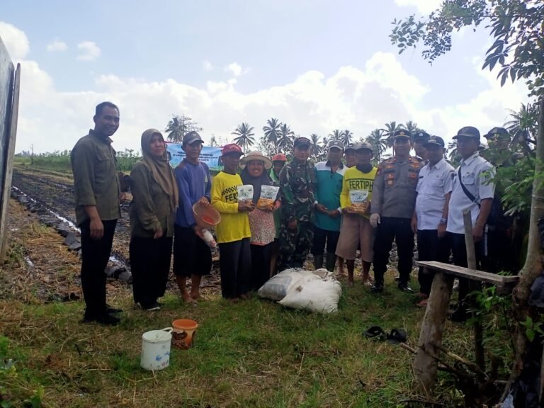 Sinergi TNI-Polri, Pemerintah, dan Ponpes Wujudkan Ketahanan Pangan Melalui Tanam Jagung Serentak di Tegaldlimo