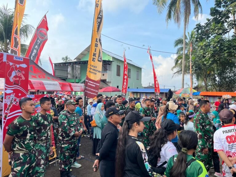 Satgas TMMD Semarakkan Jalan Sehat di Ponpes Darul Muttaqin