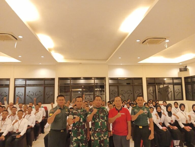 Kasdim 0825/Banyuwangi Berikan Pembekalan Wasbang dan Bela Negara bagi Peserta Didik Paskibraka