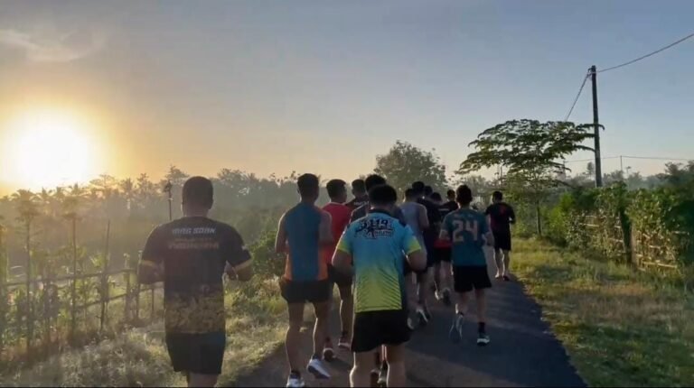 Satgas TMMD ke-125 Kodim 0825/Banyuwangi Olahraga Lari