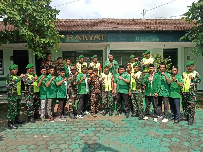 Personil Koramil 0825/06 Gambiran beserta Satpol PP, Banser dan GP Ansor Perkuat Sinergi dalam Apel Bersama Jaga Kondusifitas Wilayah.