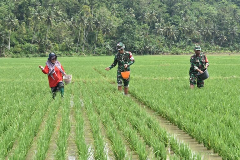 Momentum penting dalam memperkuat sinergi antara TNI dan masyarakat. Dandim 0818/Malang-Batu, Letkol Czi Bayu Nugroho, sebagai Dansatgas TMMD Ke-126