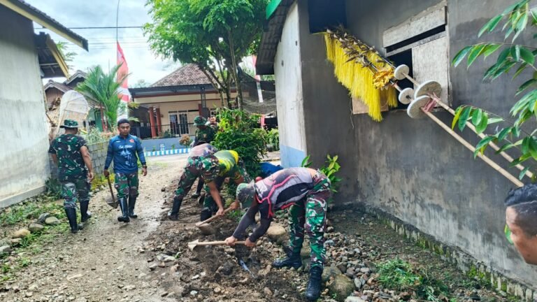 Semangat pantang menyerah terus ditunjukkan oleh anggota Satuan Tugas TNI Manunggal Membangun Desa (TMMD) ke-126 Kodim 0818/Malang-Batu