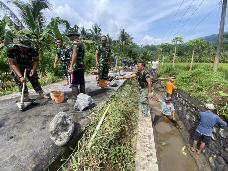 Satuan Tugas (Satgas) TNI Manunggal Membangun Desa (TMMD) ke-126 di Desa Lebakharjo, Kecamatan Ampelgading, Kabupaten Malang