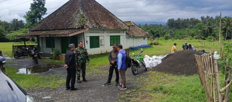 FORPIMKA LICIN TINJAU LOKASI RENCANA PEMBANGUNAN KOPERASI DESA MERAH PUTIH