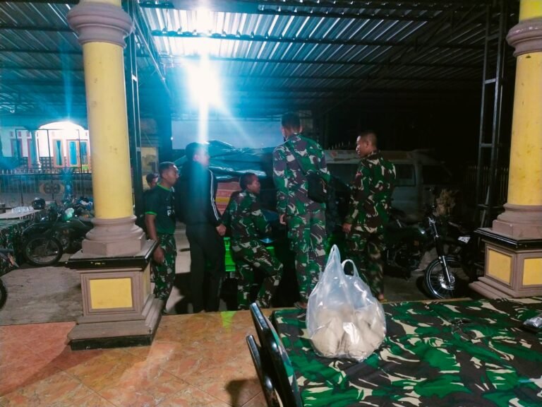 Semangat Tanpa Henti, TNI Siapkan Distribusi Logistik untuk Warga Korban Erupsi Gunung Semeru