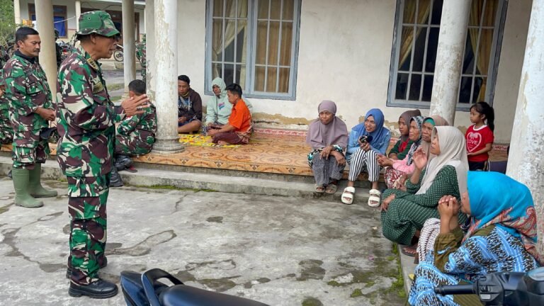 Kodim 0821 Bersama Polkes dan Kesdam V/Brawijaya Gelar Pemeriksaan Kesehatan serta Edukasi Kebencanaan di Supiturang