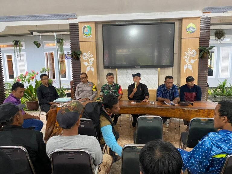 Posramil 0825-22 Licin Fasilitasi Mediasi Konflik Pemilihan Kepala Dusun di Desa Tamansari