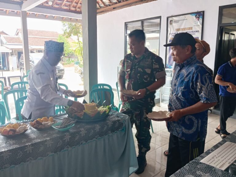 PERSONEL POSRAMIL 0825/22 LICIN IKUTI VIRTUAL ZOOM TASYAKURAN SWASEMBADA PANGAN BERSAMA PRESIDEN RI