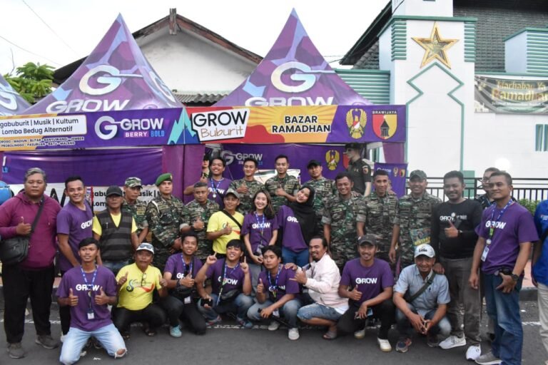 Ramadan Menginspirasi di Banyuwangi: Giat Bagi Takjil dan Kampanye Kreatif Rekrutmen Prajurit TNI Menggema di Depan Kantor Kodim 0825/Banyuwangi
