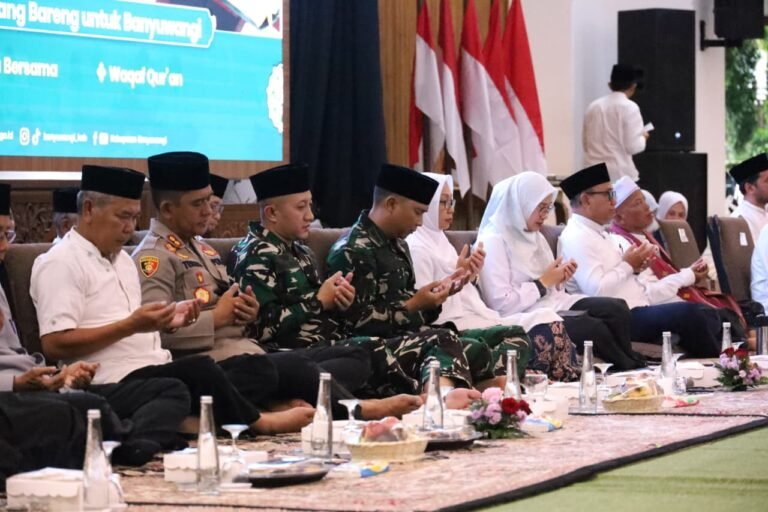 Dandim 0825/Banyuwangi Hadiri Peringatan Nuzulul Qur’an Ayat Suci Menggema di Pendopo Blambangan, Doa Bersama Forkopimda Mengalir untuk Banyuwangi