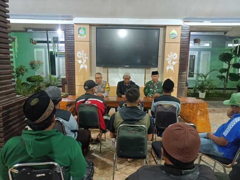 Linmas Tamansari Diberi Pembekalan Kamtibmas, Pj. Kades Hilmi Amin Pamit Purna Tugas