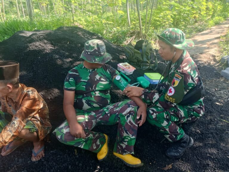 Keterlibatan Poliklinik Kesehatan (Polkes) TNI AD 05-09-17 Probolinggo dalam kegiatan TNI Manunggal Membangun Desa (TMMD) ke-128 Tahun 2026
