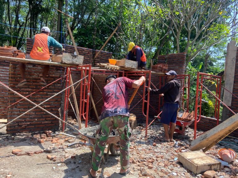 Satgas TMMD ke-128, Personel Yon Zipur 5/Abw Fokus Bangun Mushola Baiturrahim