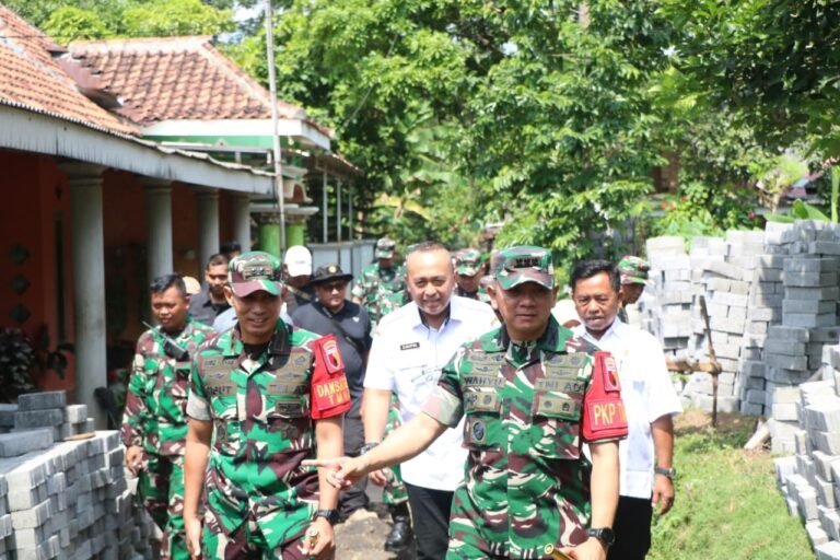 Danrem 083/Bdj Tinjau Langsung Progres Pembangunan TMMD di Desa Brabe