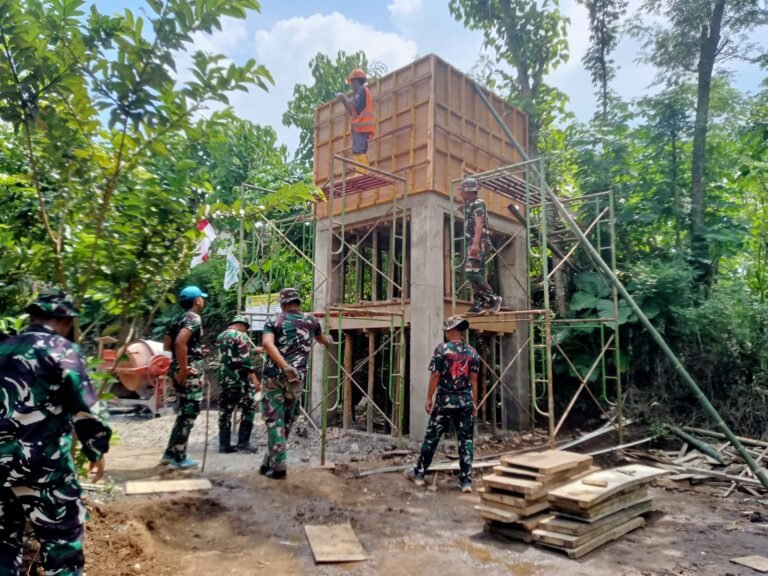 Danrem 083/Baladika Jaya Tinjau Pembangunan Pipanisasi SPAM TMMD ke-128 di Desa Brabe