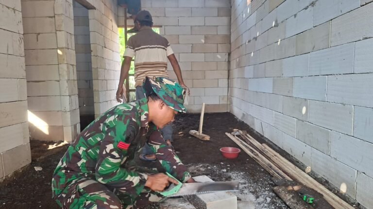 Rehab RTLH Milik Ibu Rafi’ah di Dusun Klagin Desa Brabe Capai 80 Persen