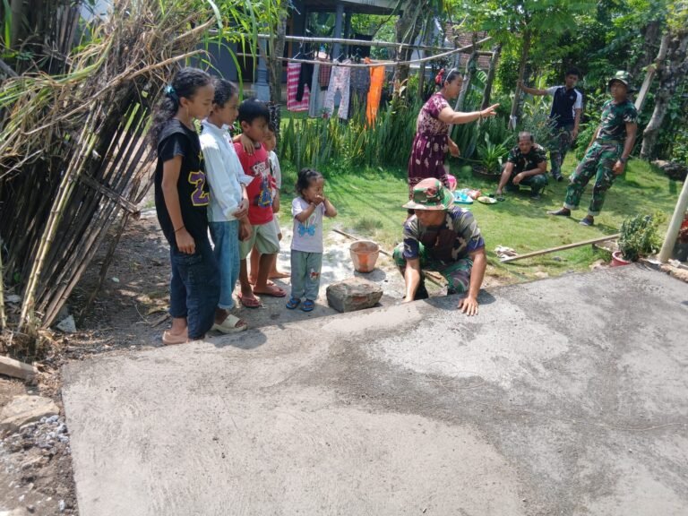 Warga Desa Brabe Dukung Penuh Pembangunan Rumah Tidak Layak Huni Program TMMD Ke-128 Kodim 0820/Probolinggo